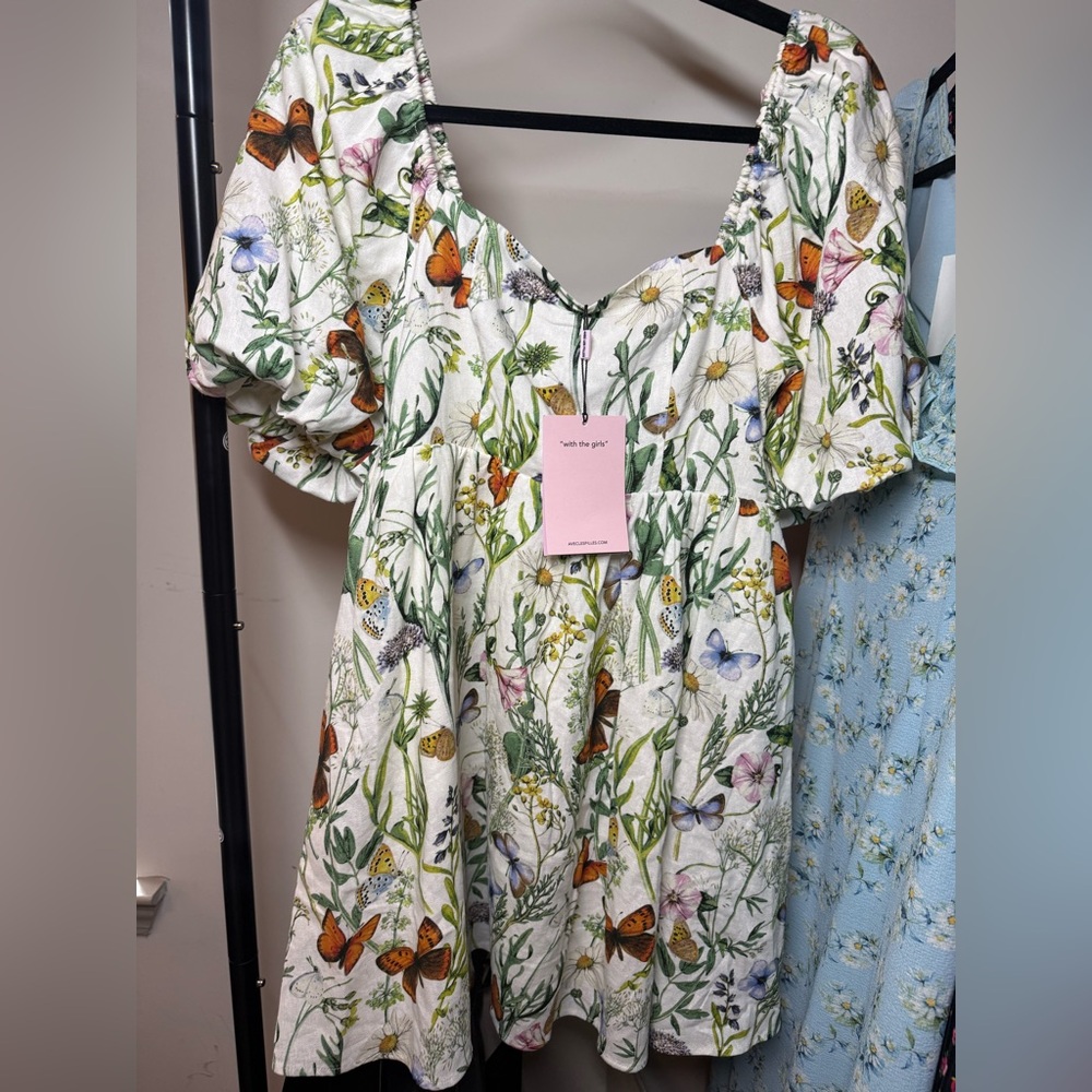 Avec Les Filles White Floral & Butterfly Print Dress